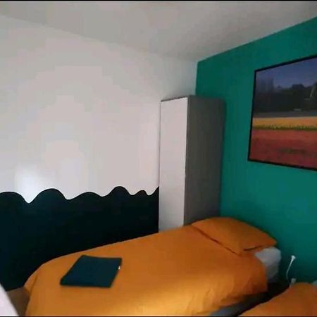 Nicole, Not For Parties, Not A Hotel, Room With Shared Bathroom, No Kitchen Amsterdam Exterior foto